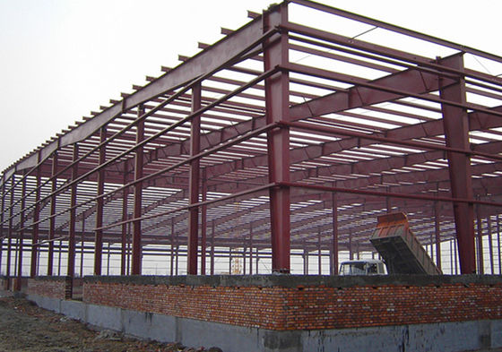 Metalowa konstrukcja budowlana - rama dwuspadowa z prefabrykowanego magazynu konstrukcji stalowych