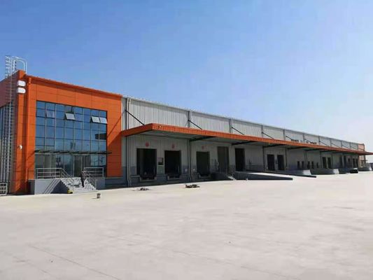 Prefabrykowana wiata załadunkowa o dużych gabarytach, wysoka, trwała konstrukcja stalowa magazynu
