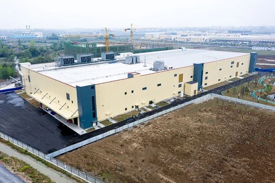 Konfigurowalny projekt przemysłowej konstrukcji stalowej do budowy warsztatów z płyt warstwowych